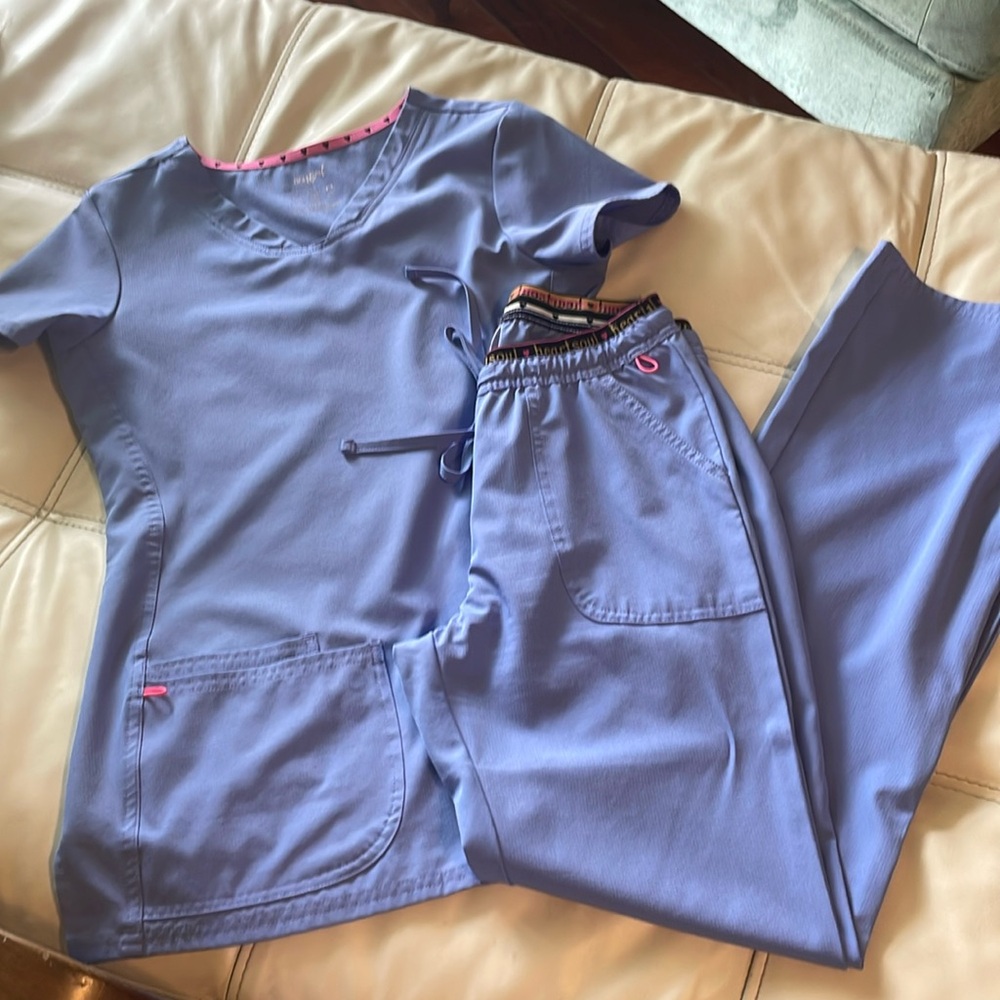Scrub set